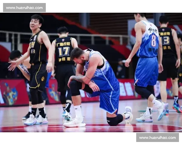 周琦强势对决马刺内线攻防两端引爆全场焦点之战NBA赛场